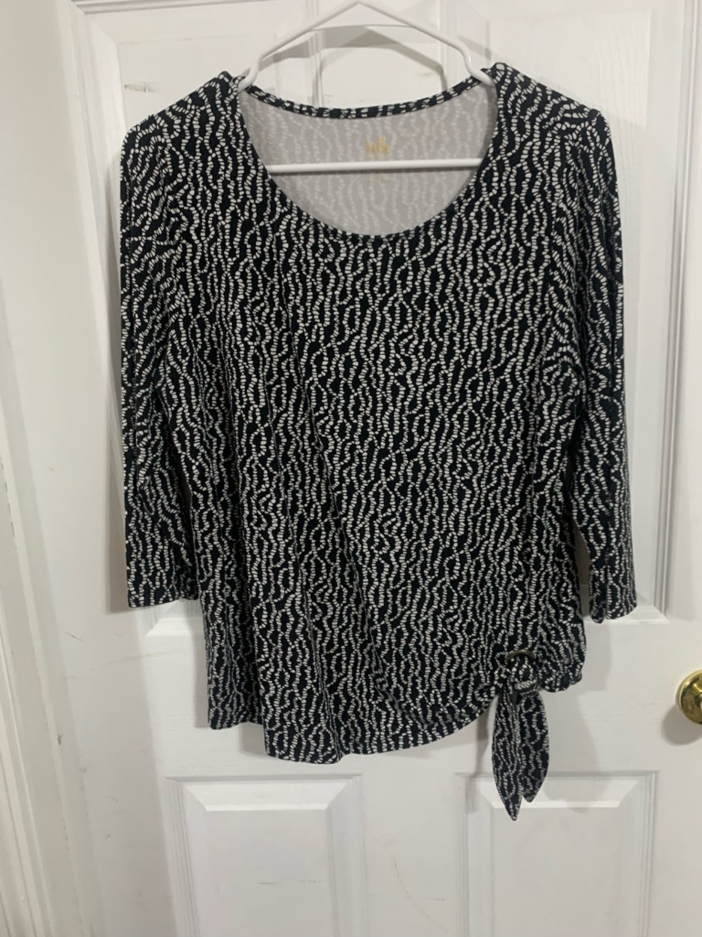 Belle by Kim Gravel Black & White Printed Long-Sleeve Tie-Hem Top